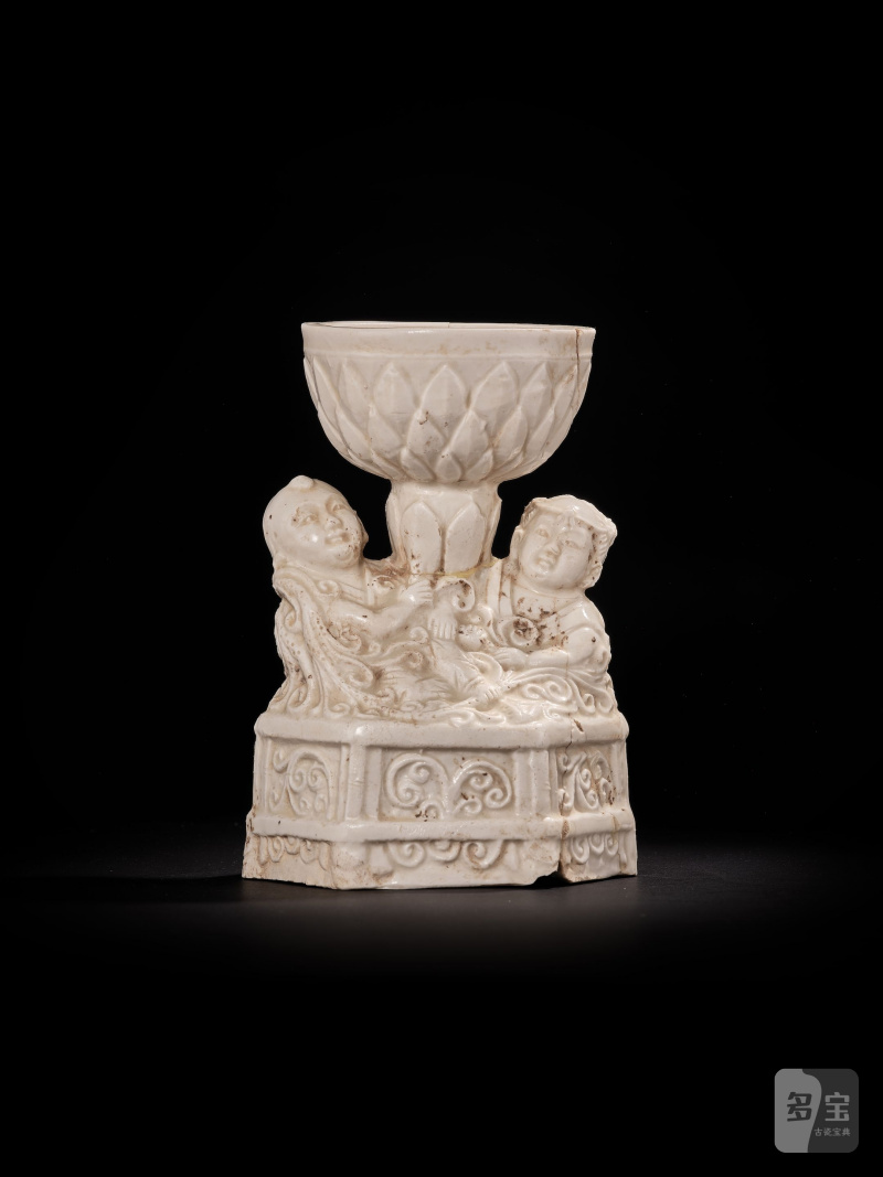 宋或較晚　定窯系白釉持蓮式童子燈 | A RARE DING-TYPE WHITE-GLAZED 'BOYS' OIL LAMP